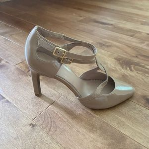 Nude Tahari Heels